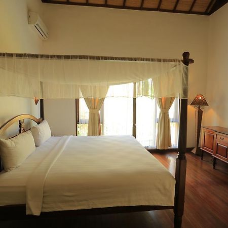 Putri Bali Villa Seminyak  Luaran gambar