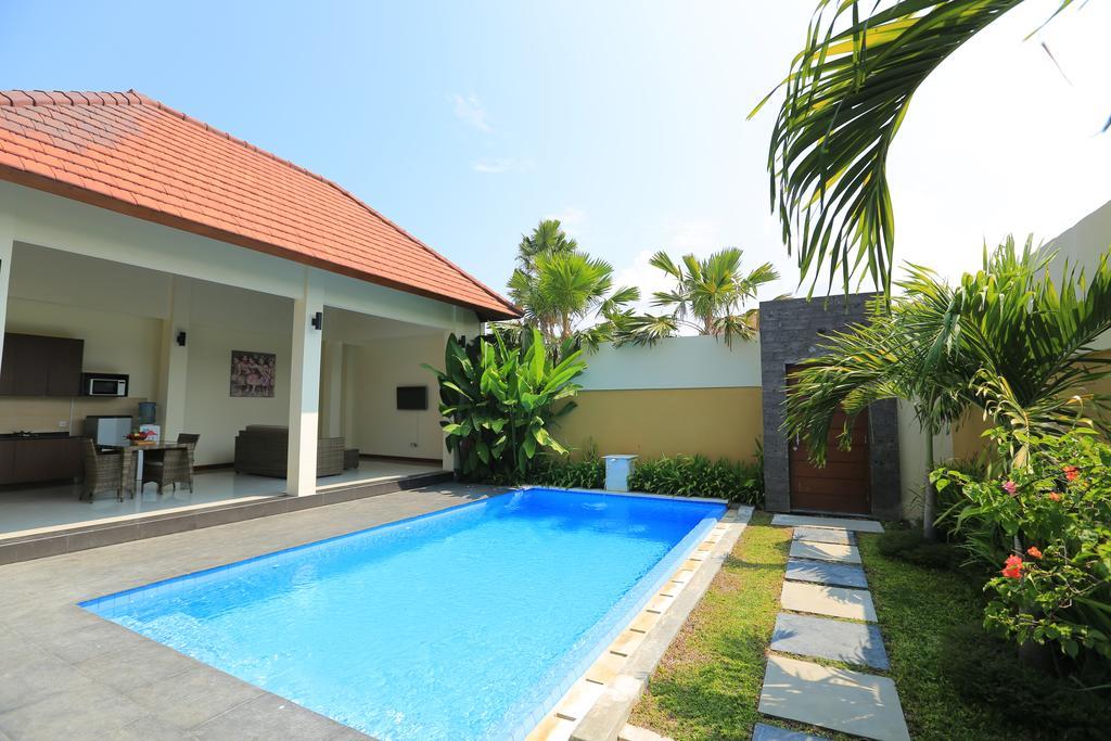Putri Bali Villa Seminyak  Luaran gambar