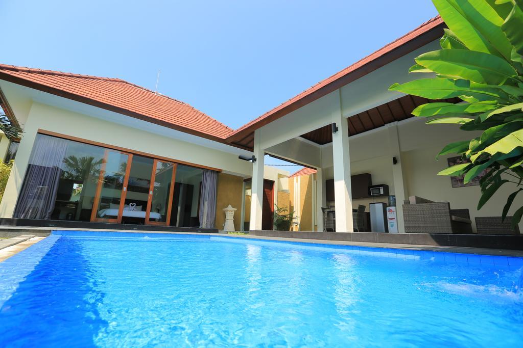 Putri Bali Villa Seminyak  Luaran gambar