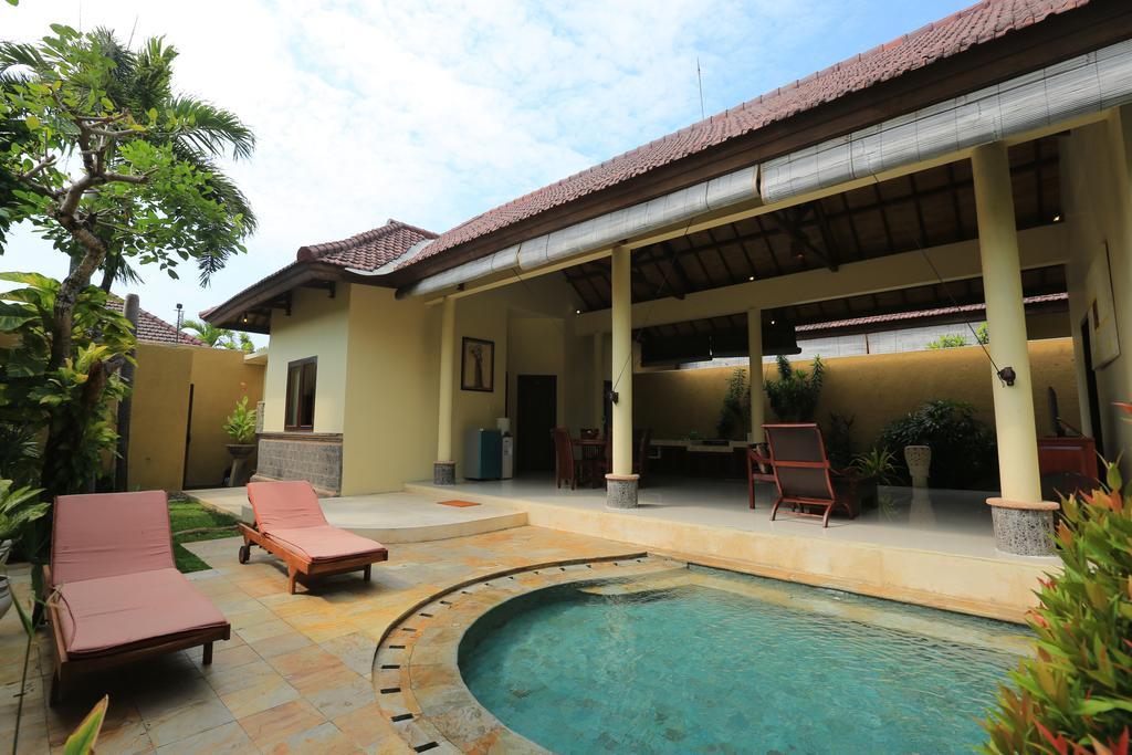 Putri Bali Villa Seminyak  Luaran gambar