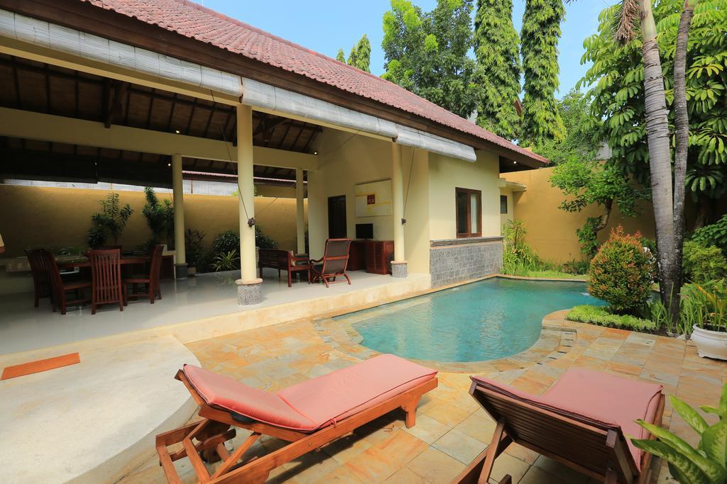 Putri Bali Villa Seminyak  Luaran gambar
