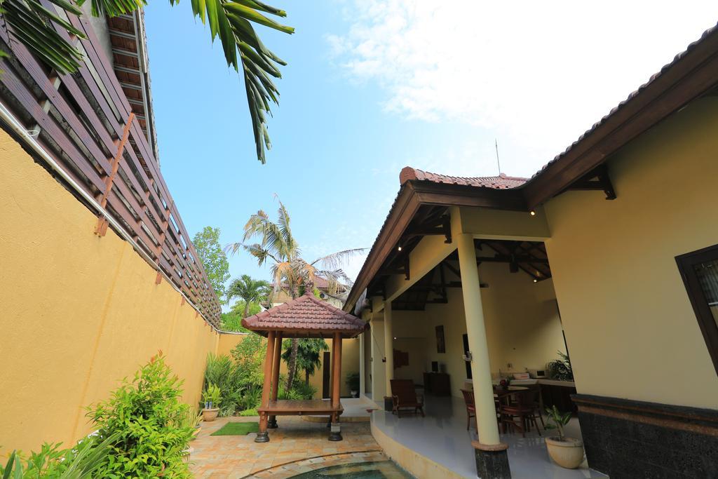 Putri Bali Villa Seminyak  Luaran gambar