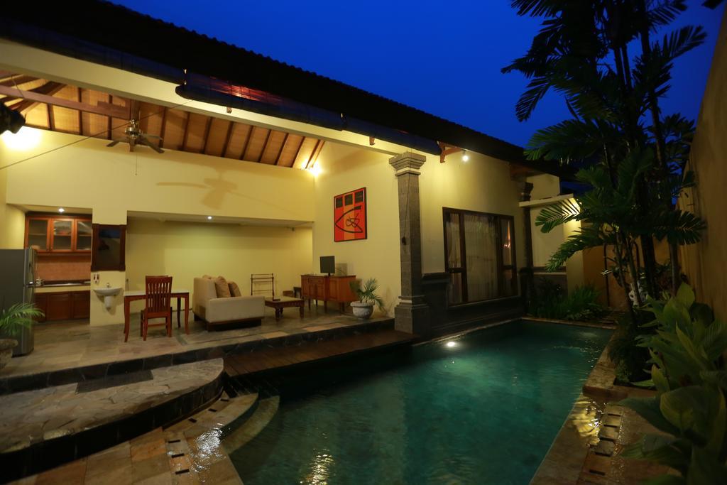 Putri Bali Villa Seminyak  Luaran gambar