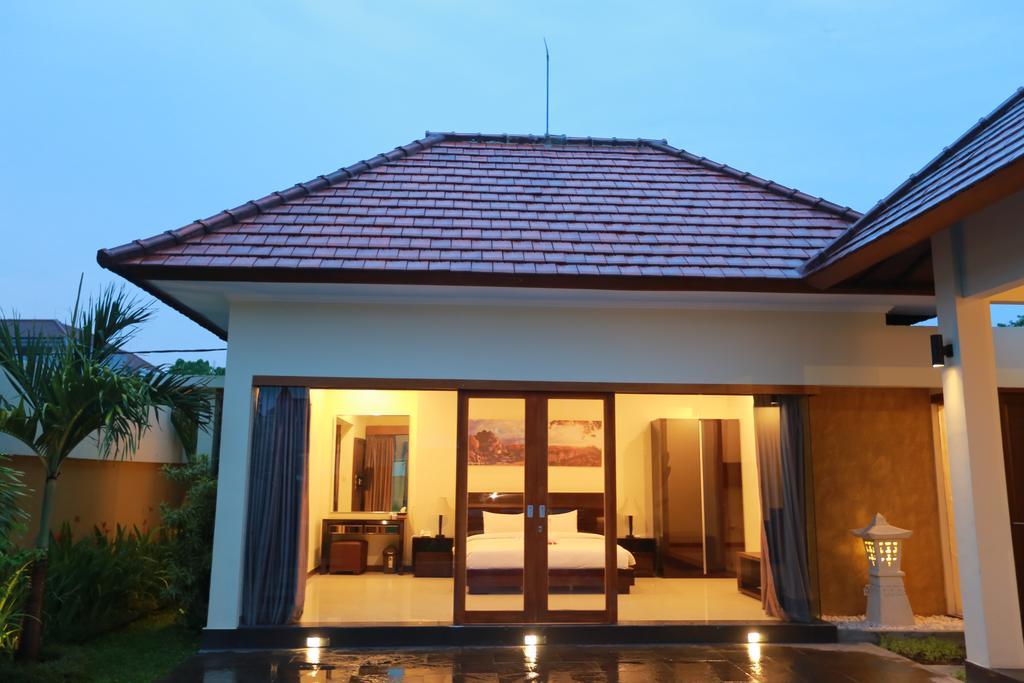 Putri Bali Villa Seminyak  Luaran gambar