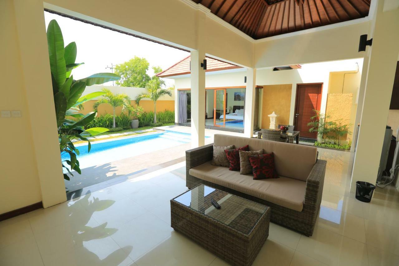Putri Bali Villa Seminyak  Luaran gambar
